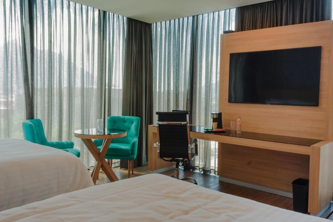 Hotel Kavia Monterrey Buitenkant foto