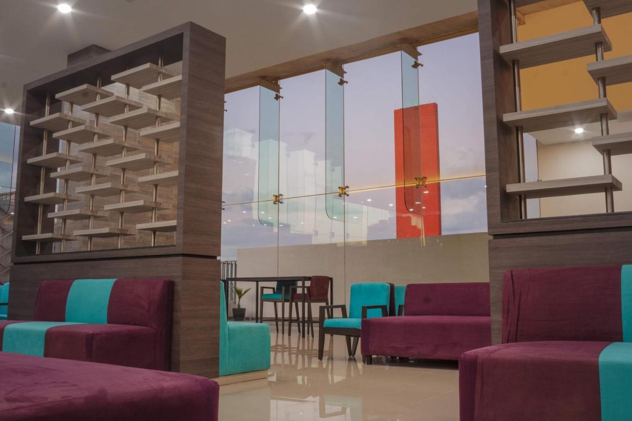 Hotel Kavia Monterrey Buitenkant foto