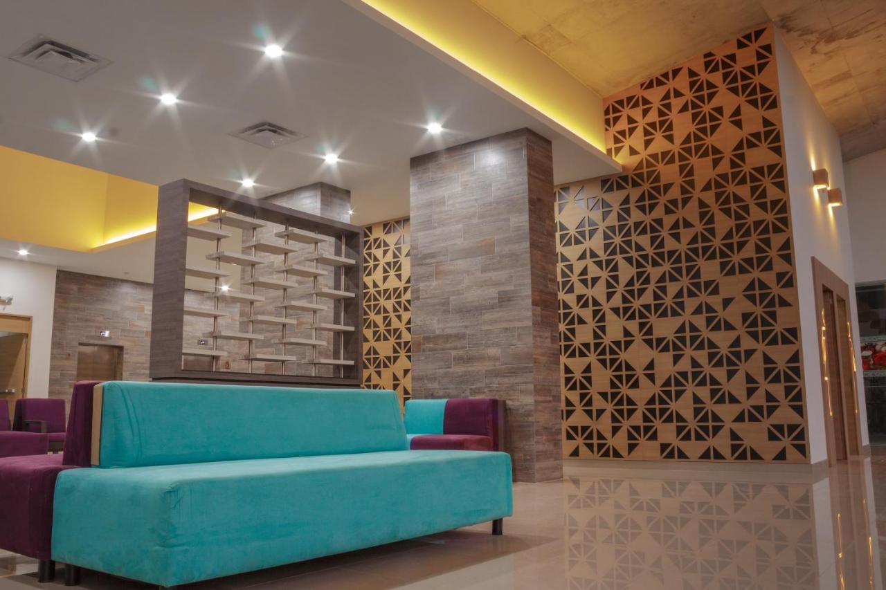 Hotel Kavia Monterrey Buitenkant foto