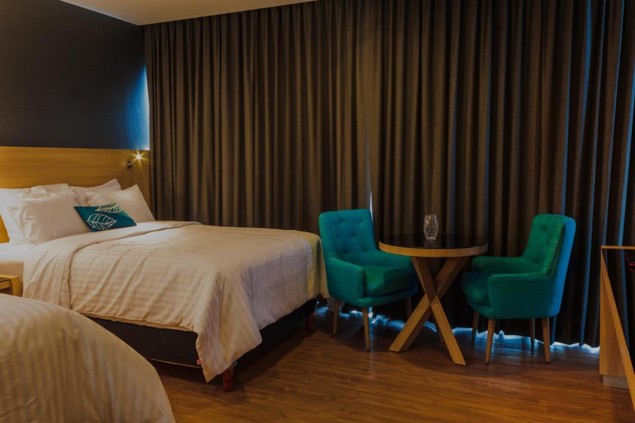 Hotel Kavia Monterrey Buitenkant foto