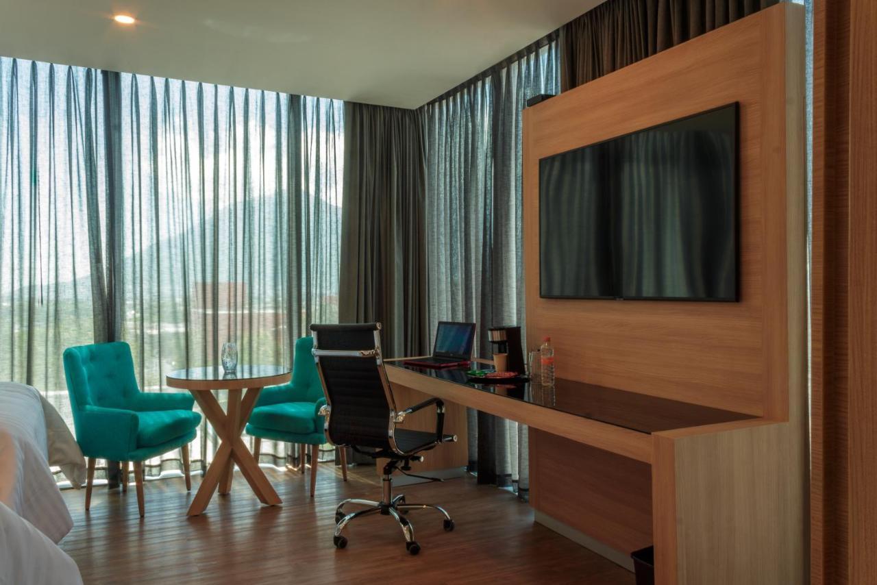 Hotel Kavia Monterrey Buitenkant foto